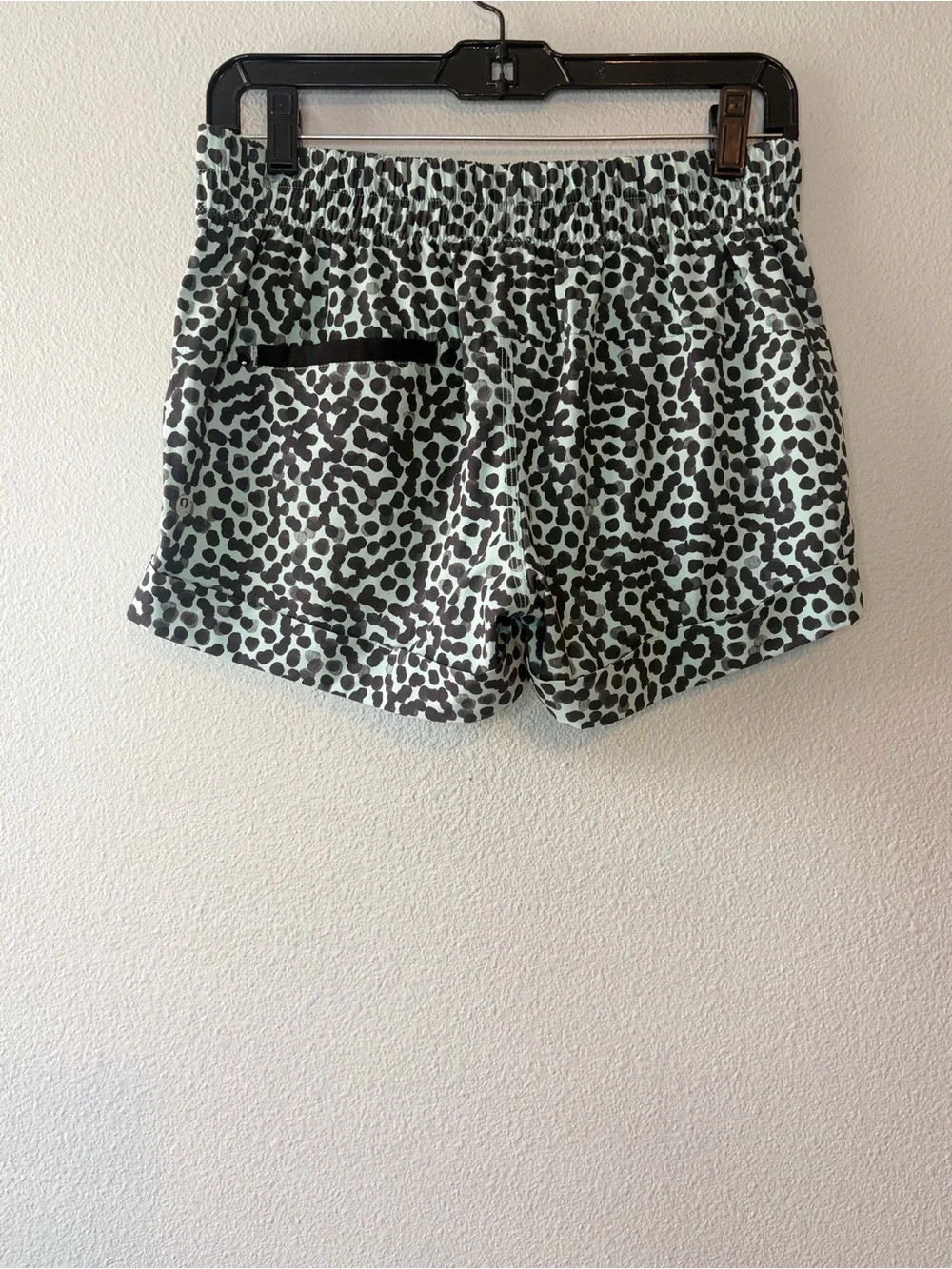 Lululemon Spring Break Away Short *4-way Stretch Ace Spot Tranquil Blue Black